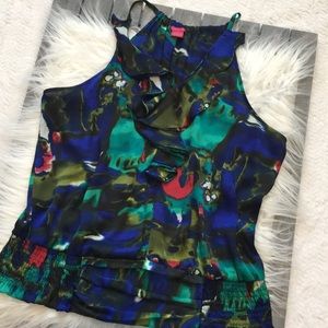 Beautiful vibrant tank.